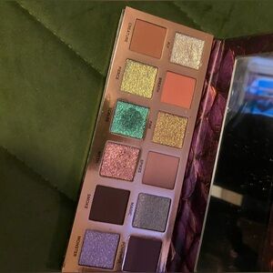 What’s Up Dragon eyeshadow palette